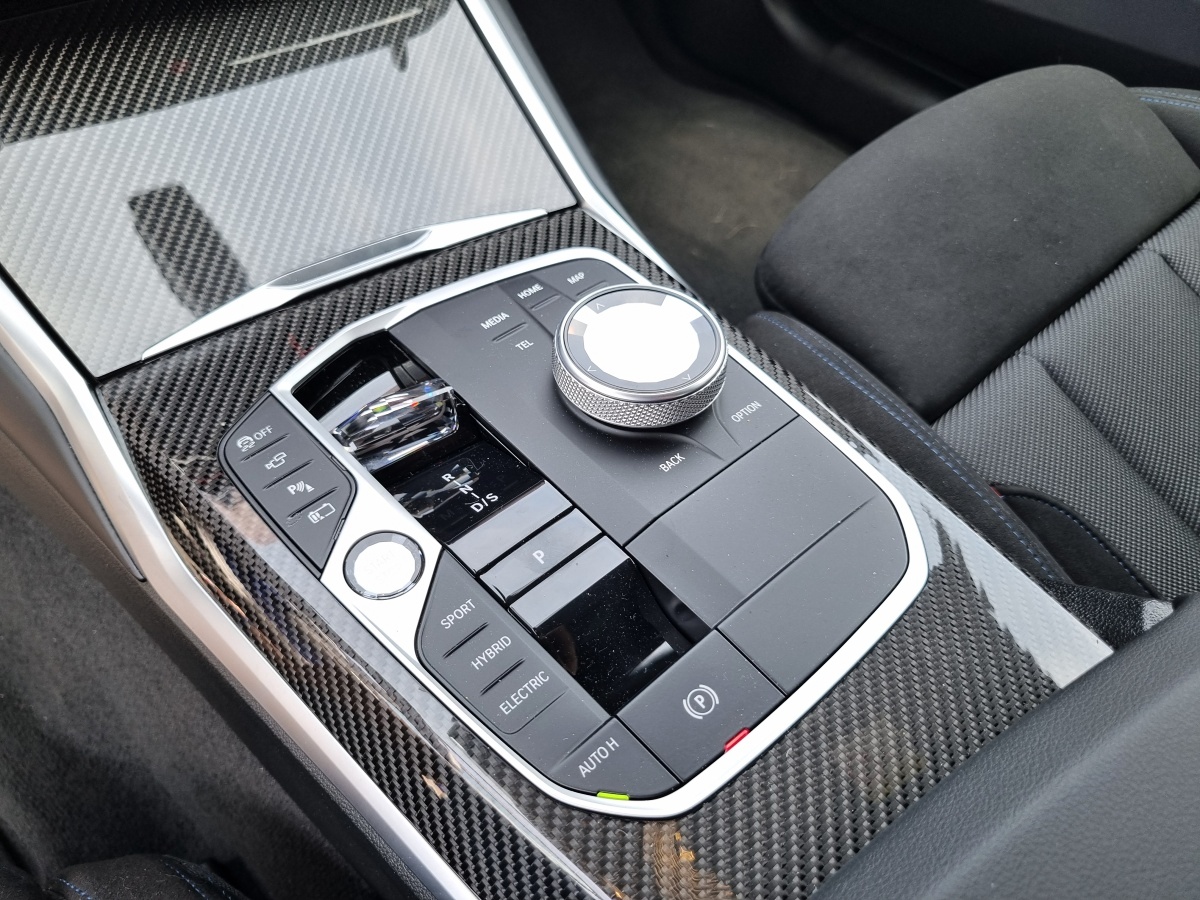 bmw-3-2025-23