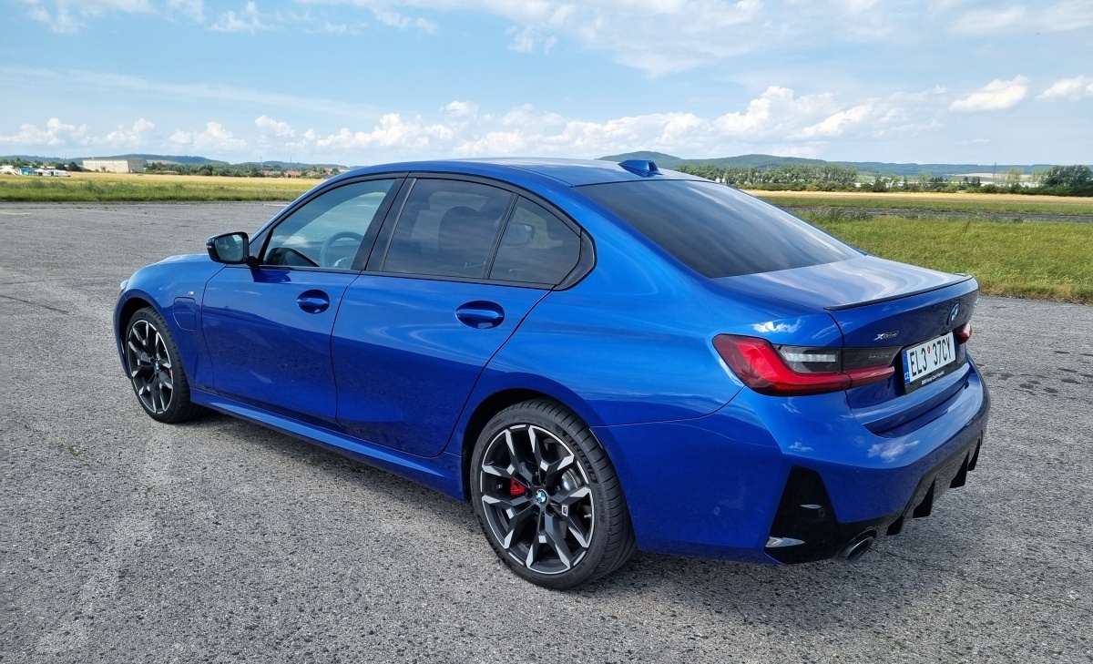 bmw-3-2025-4