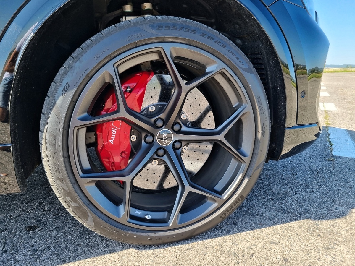 audi-rs-q8-2025-10