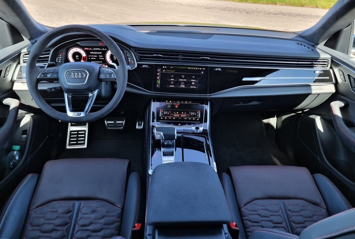 audi-rs-q8-2025-17