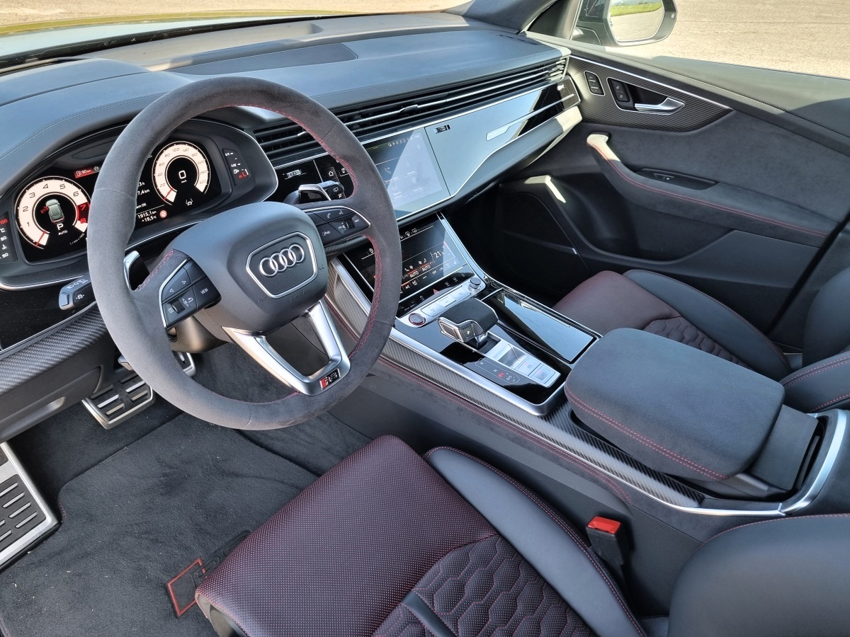 audi-rs-q8-2025-18