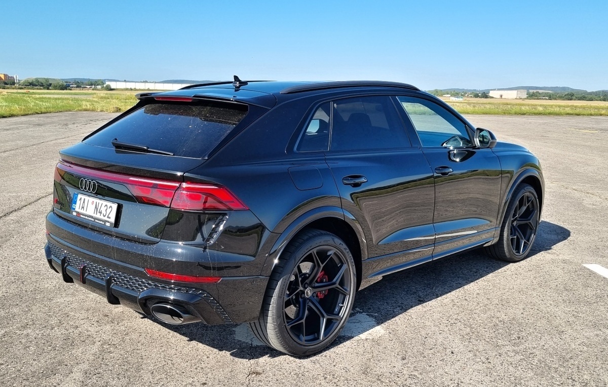 audi-rs-q8-2025-8