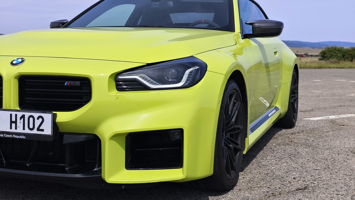 bmw-m2-lci-2025-11