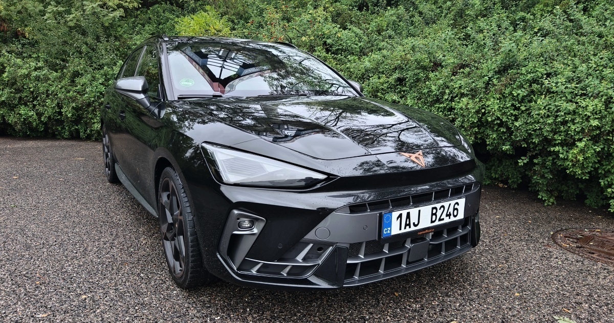 cupra-leon-sportstourer-2025-13