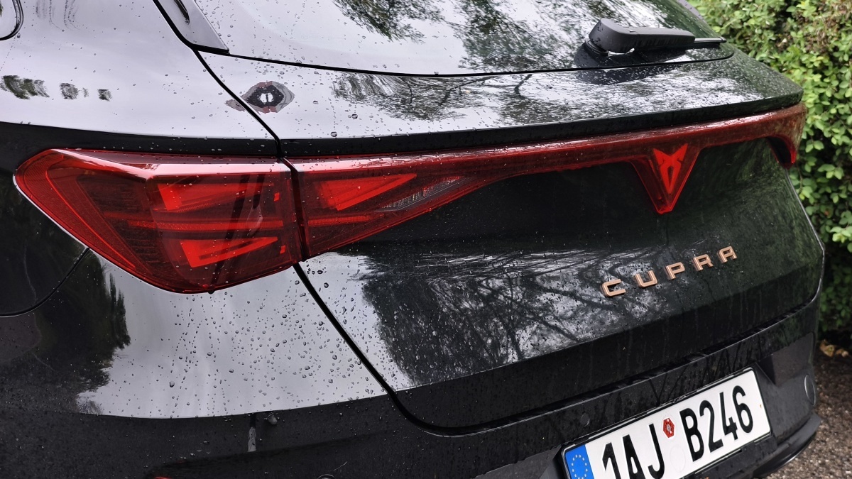 cupra-leon-sportstourer-2025-19