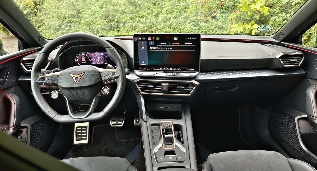 cupra-leon-sportstourer-2025-27