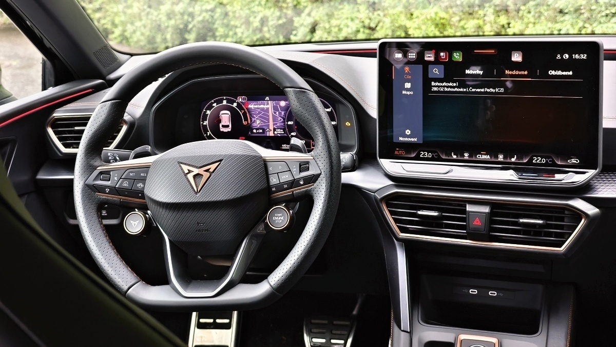 cupra-leon-sportstourer-2025-28