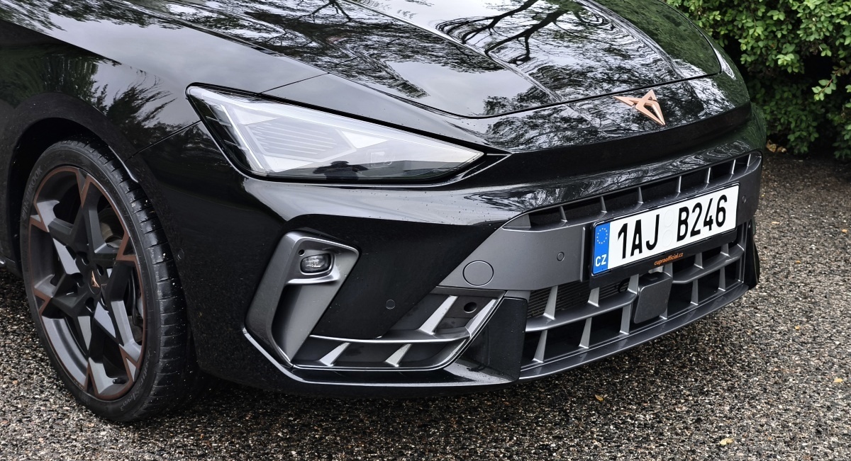 cupra-leon-sportstourer-2025-9