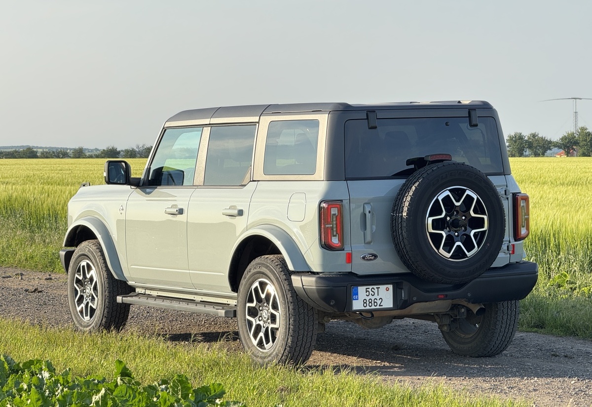 ford-bronco-outer-banks-2025-2