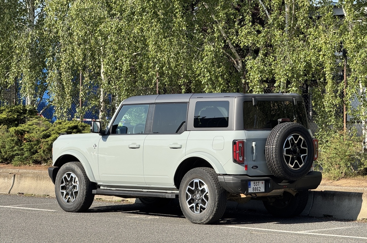 ford-bronco-outer-banks-2025-20