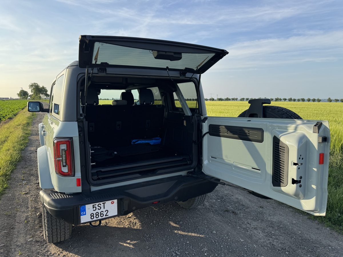 ford-bronco-outer-banks-2025-6