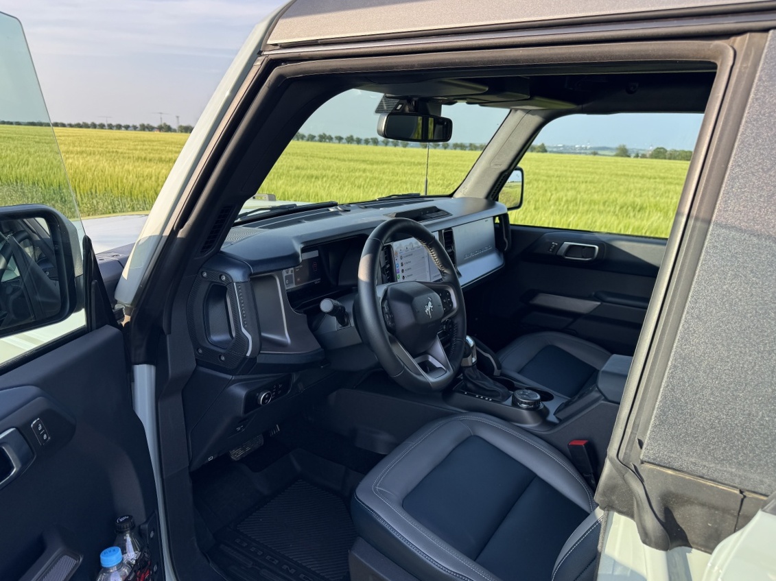 ford-bronco-outer-banks-2025-7