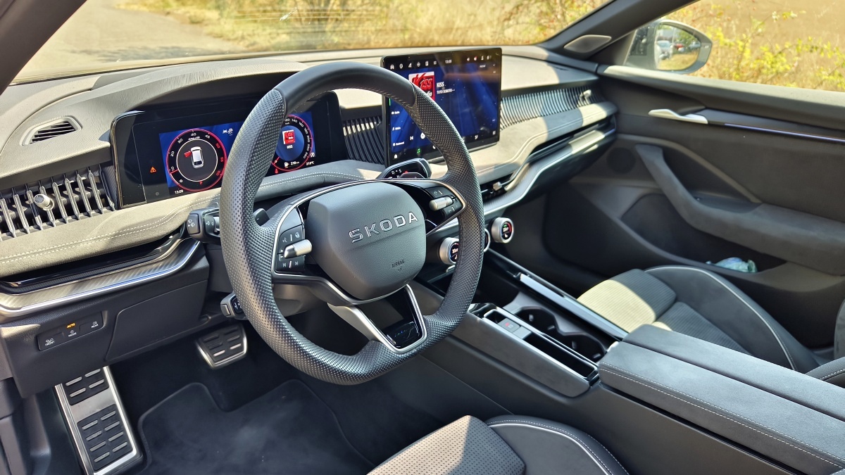 skoda-superb-spotline-2025-29