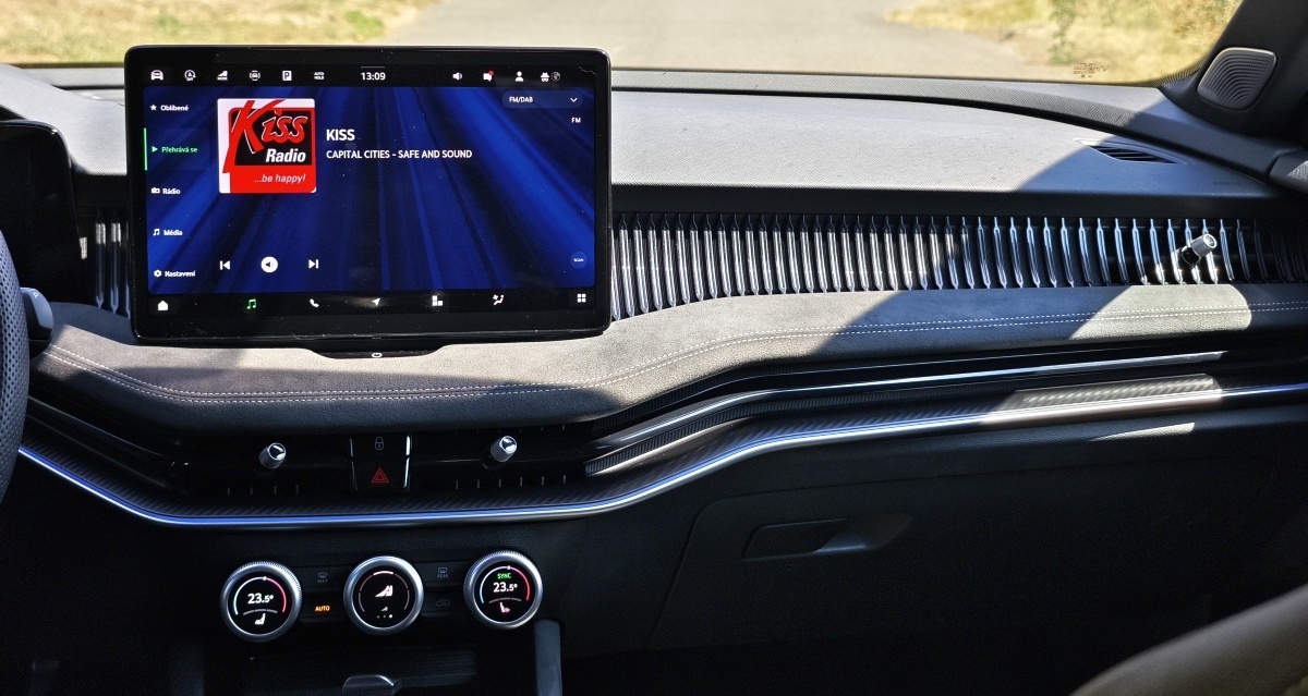 skoda-superb-spotline-2025-34