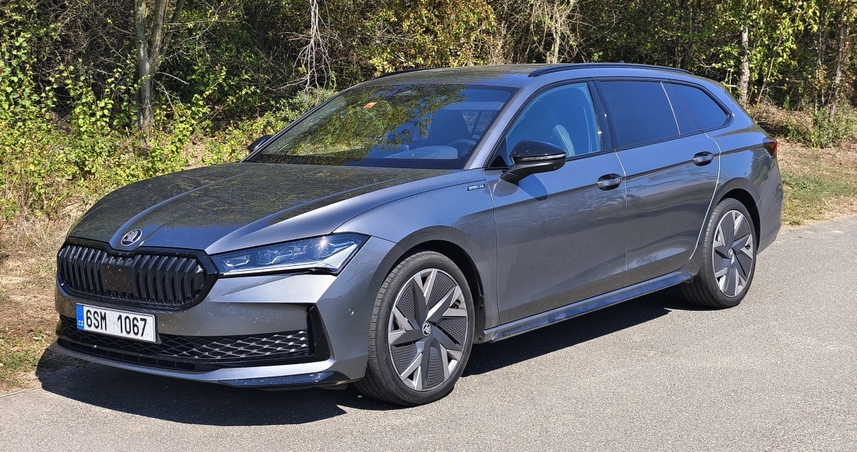 skoda-superb-spotline-2025-6