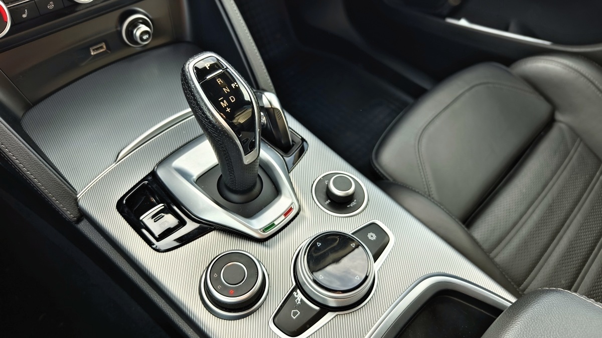 alfa-romeo-stelvio-veloce-24