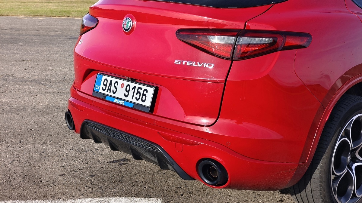 alfa-romeo-stelvio-veloce-35