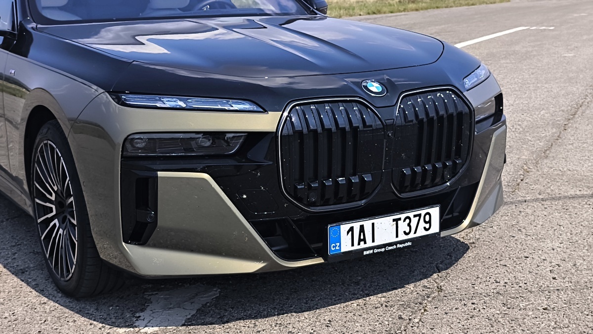 bmw-7-2025-12