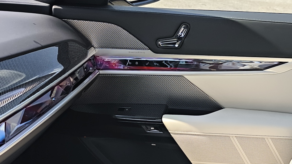 bmw-7-2025-21