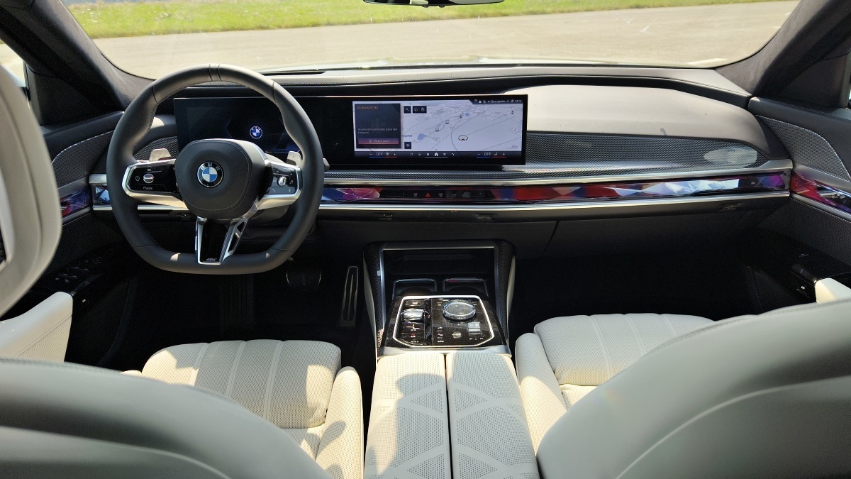 bmw-7-2025-27