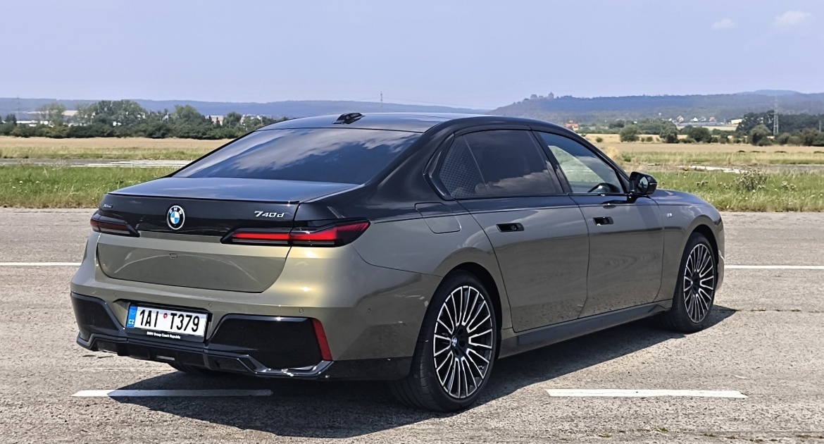 bmw-7-2025-38
