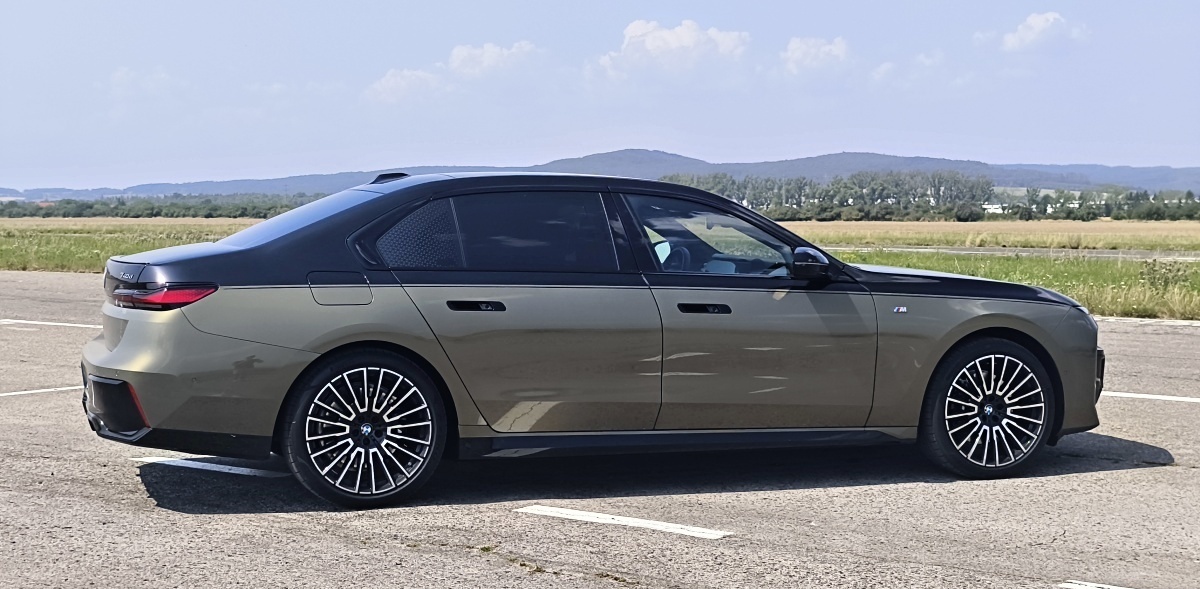 bmw-7-2025-40