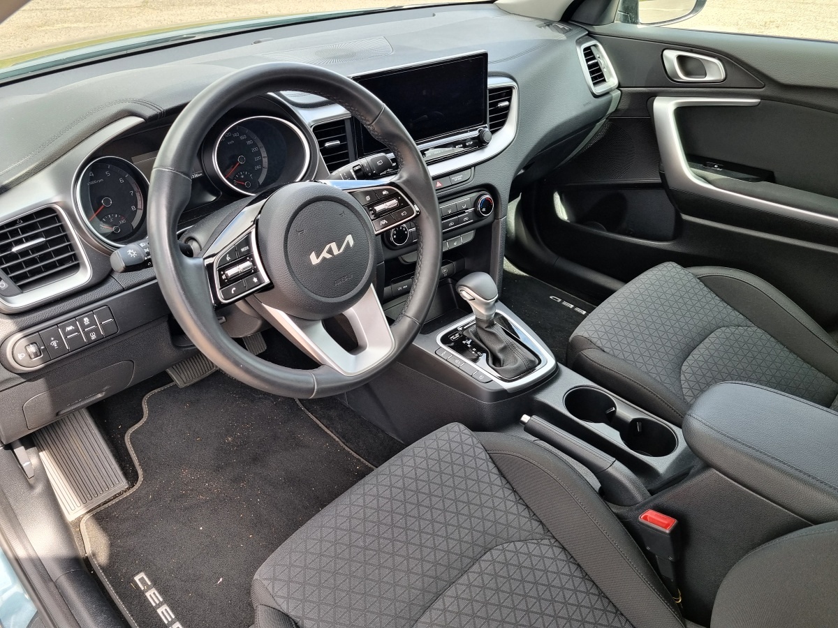 kia-ceed-sw-2025-16