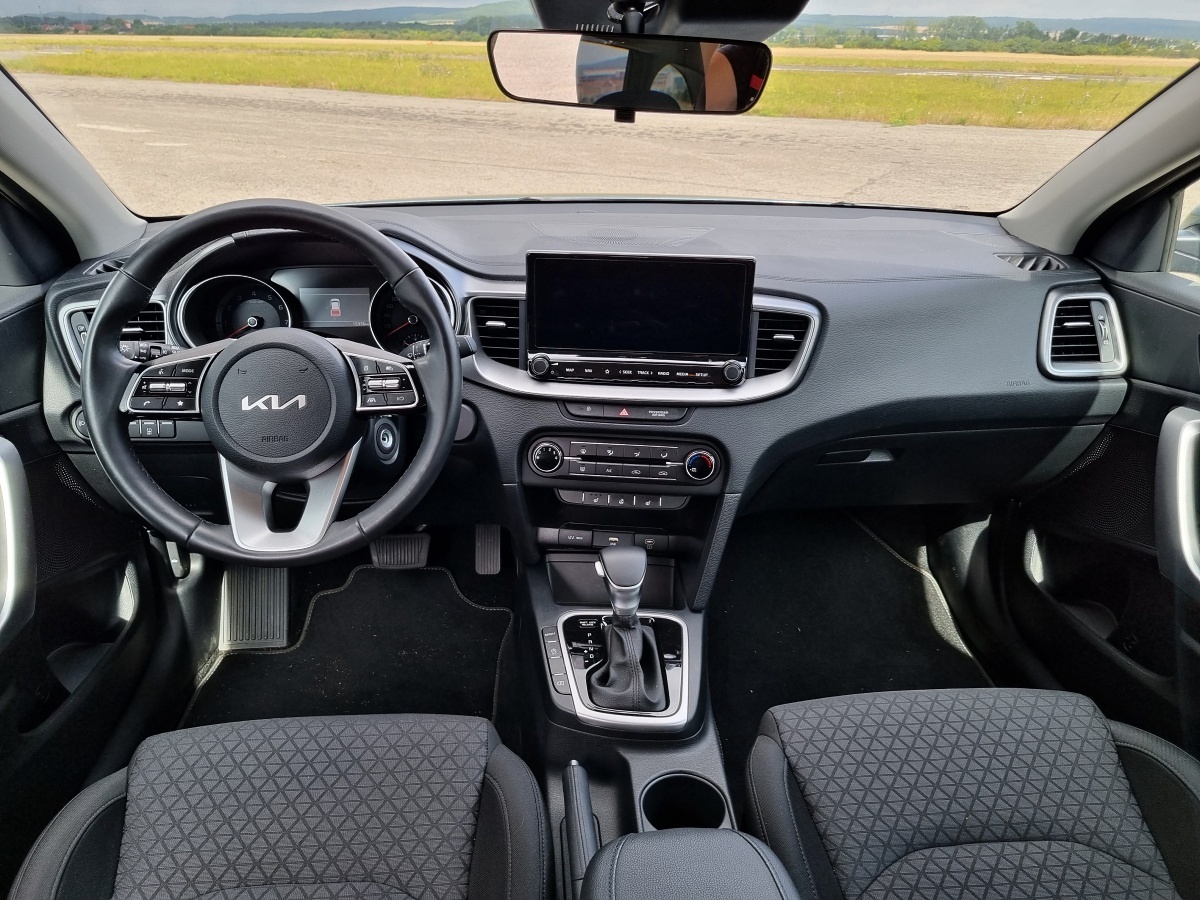 kia-ceed-sw-2025-17