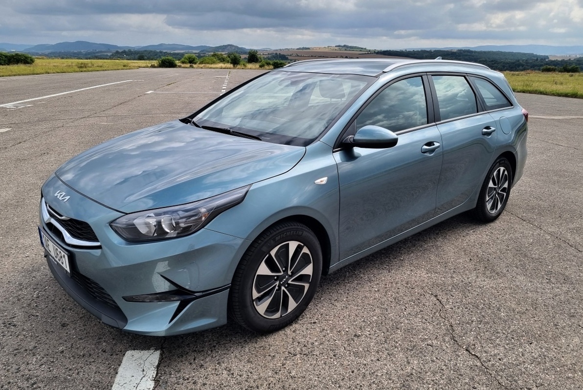 kia-ceed-sw-2025-2