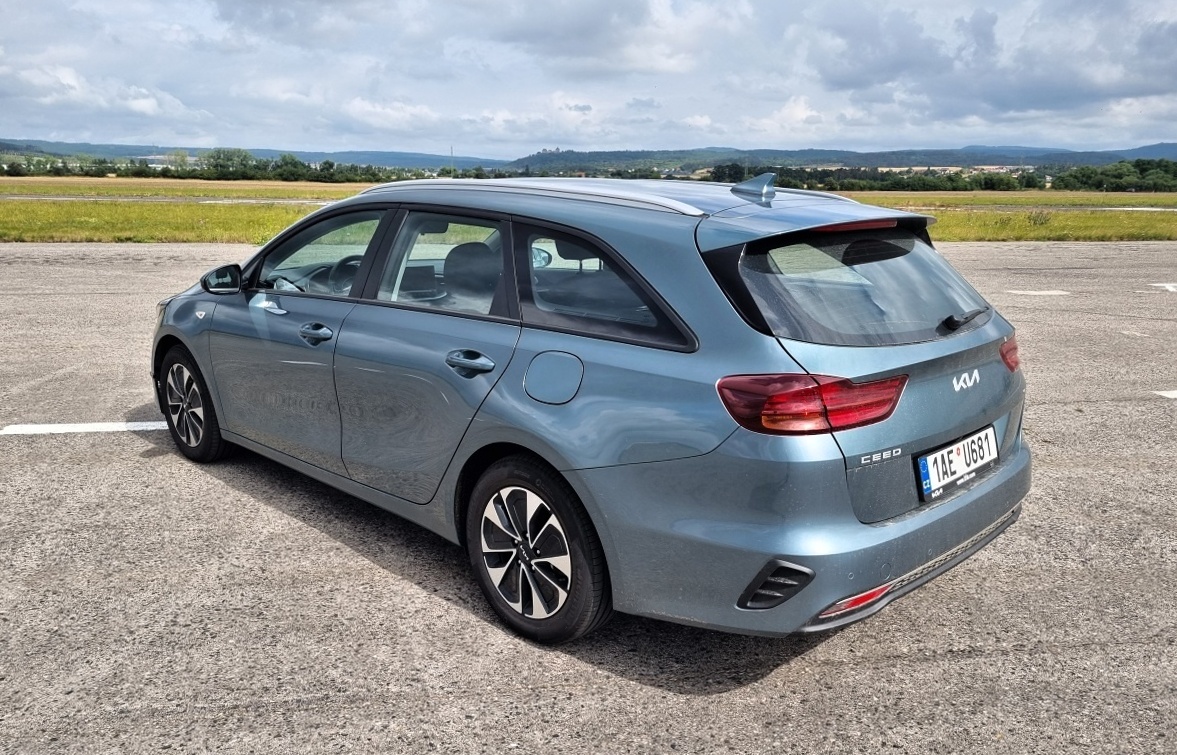 kia-ceed-sw-2025-4