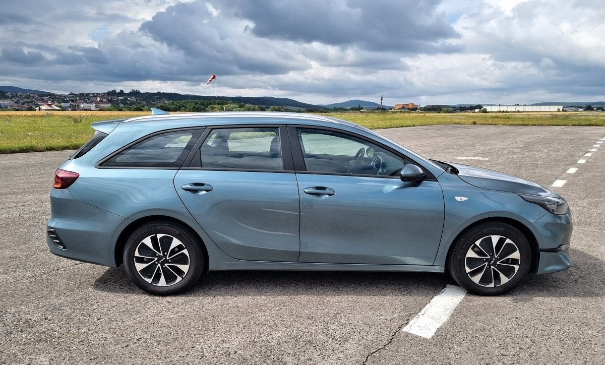 kia-ceed-sw-2025-7