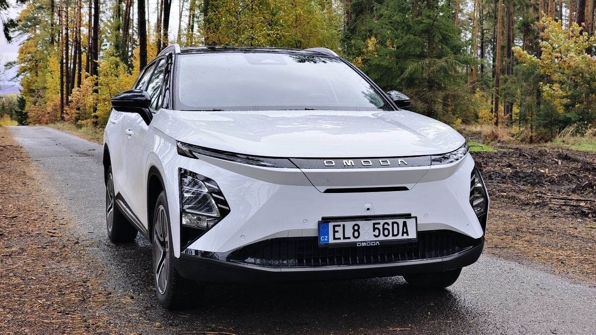 omoda-5-ev-2025-11
