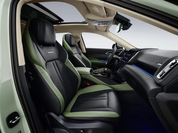 hongqi_hs3_10_web-720x540