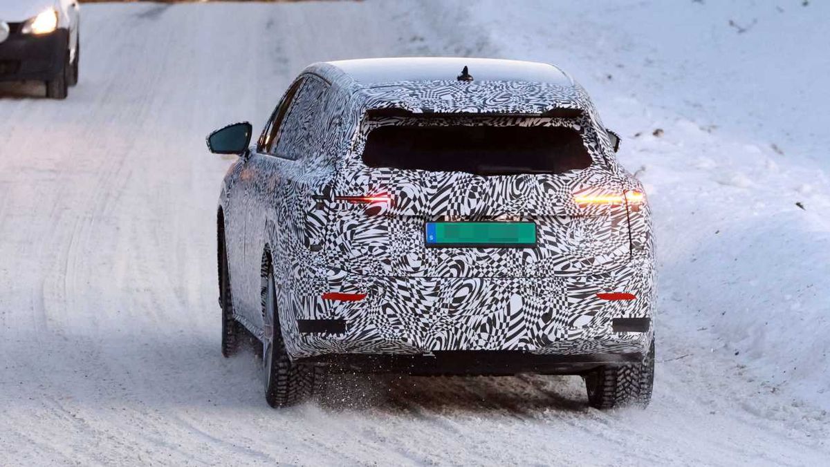 skoda-7s-maskovany-prototyp-2025-galeria