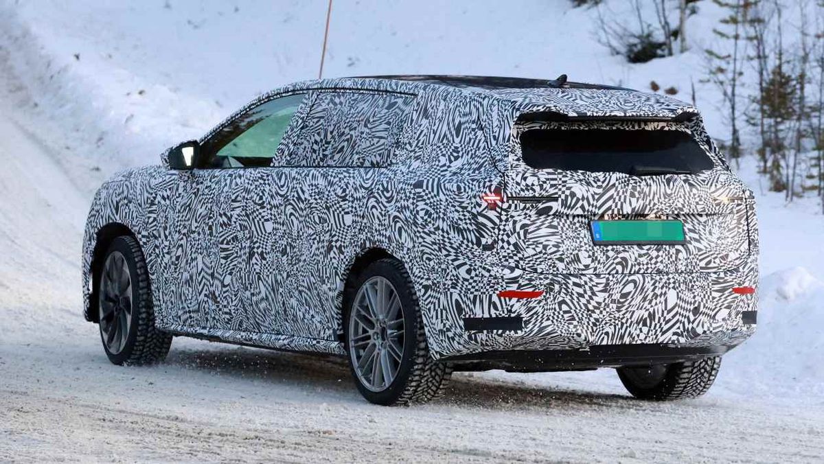 skoda-7s-maskovany-prototyp-2025_01-galeria