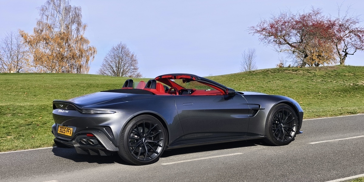 aston-martin-vantage-roadster-2026-22