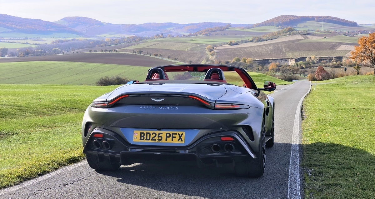 aston-martin-vantage-roadster-2026-36