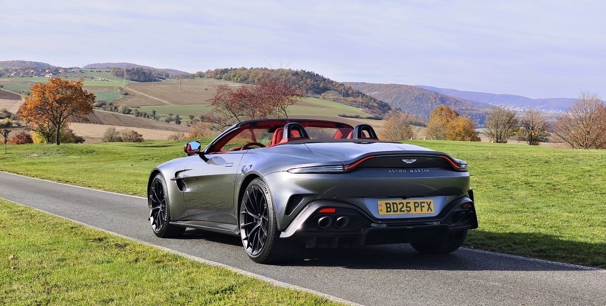 aston-martin-vantage-roadster-2026-39