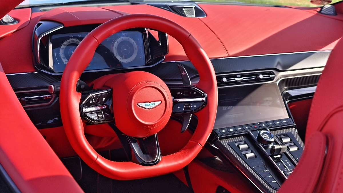 aston-martin-vantage-roadster-2026-46