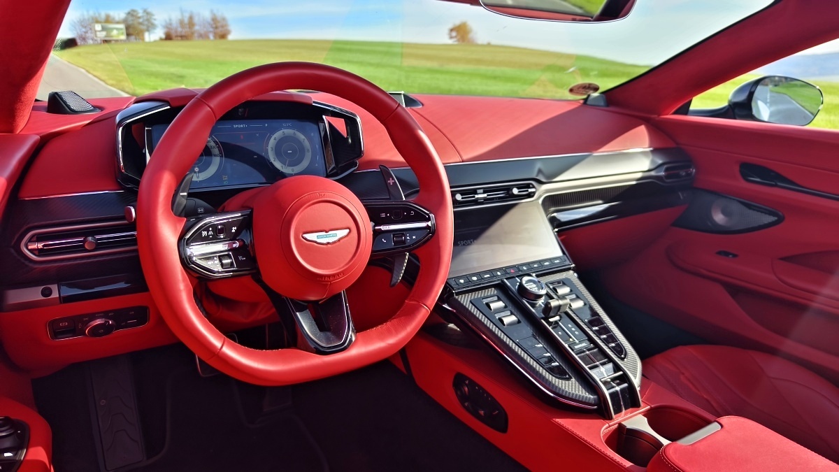 aston-martin-vantage-roadster-2026-47