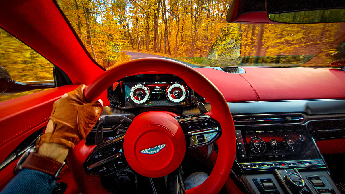 aston-martin-vantage-roadster-2026-61