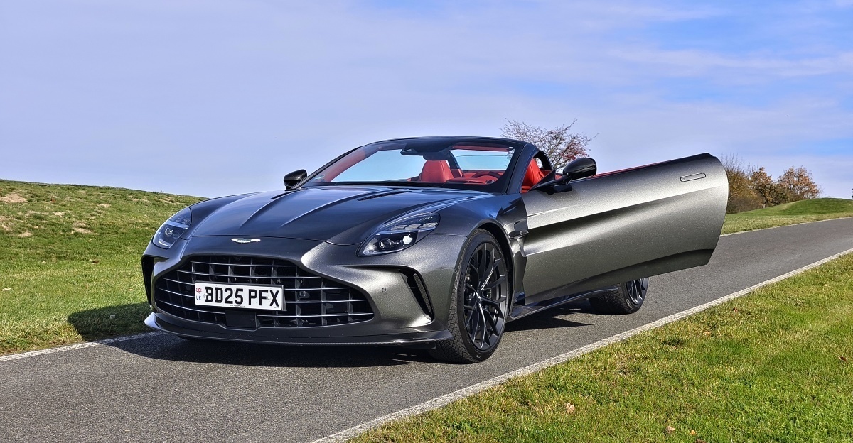 aston-martin-vantage-roadster-2026-9