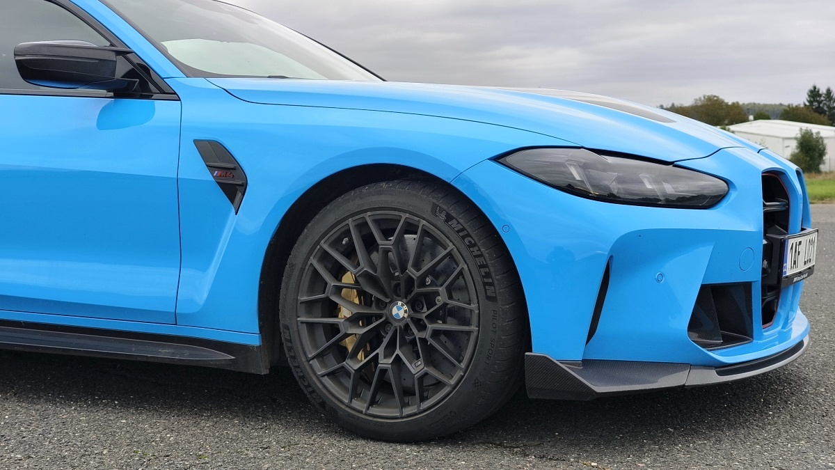 bmw-m4-cs-2026-13
