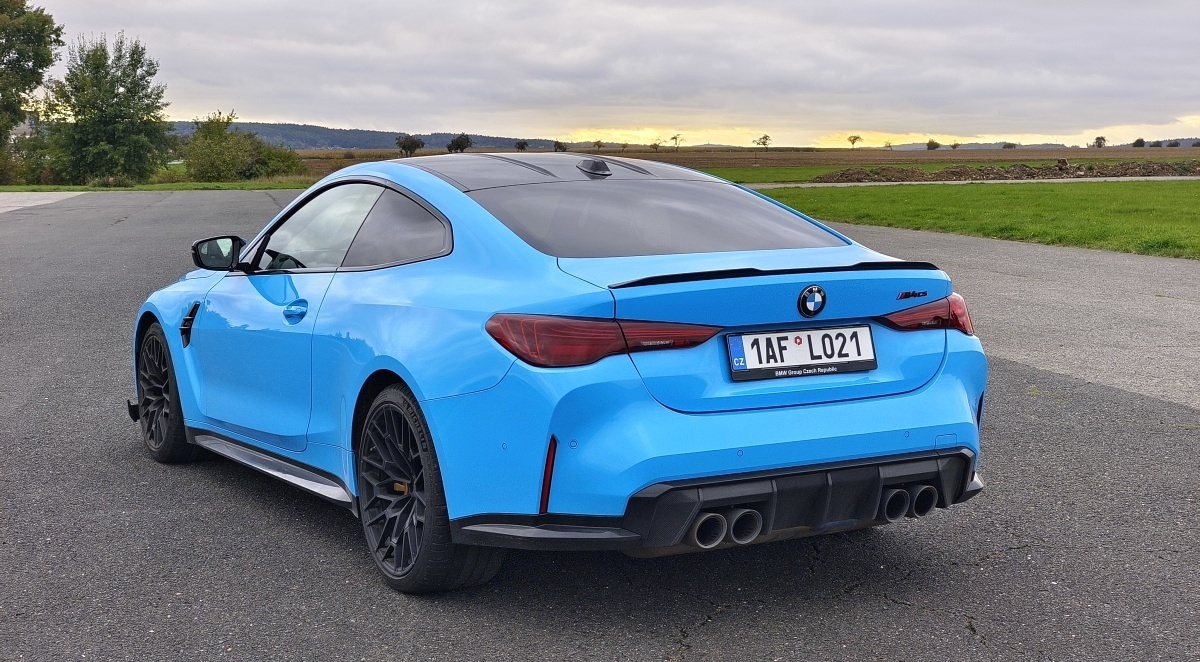 bmw-m4-cs-2026-15
