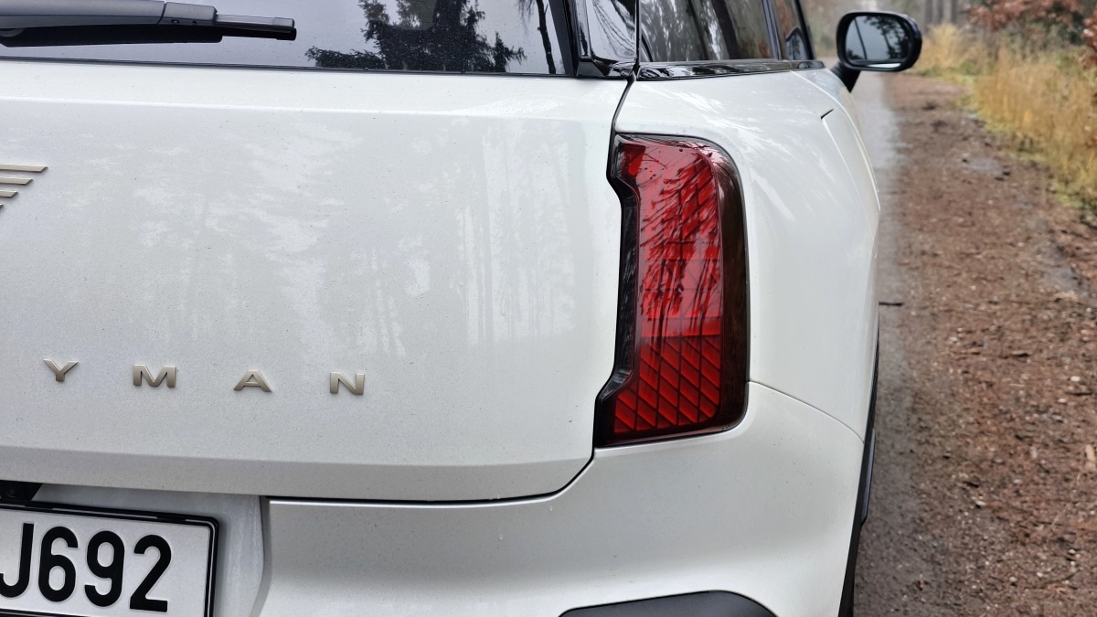 mini-countryman-c-2025-13