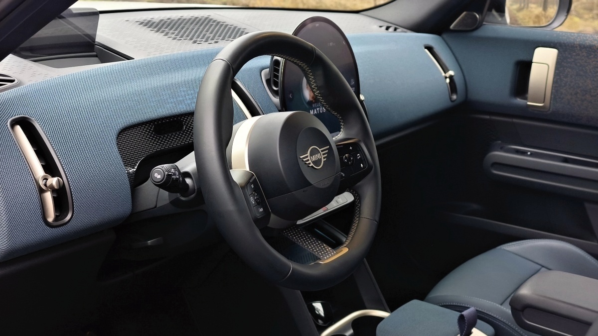 mini-countryman-c-2025-21