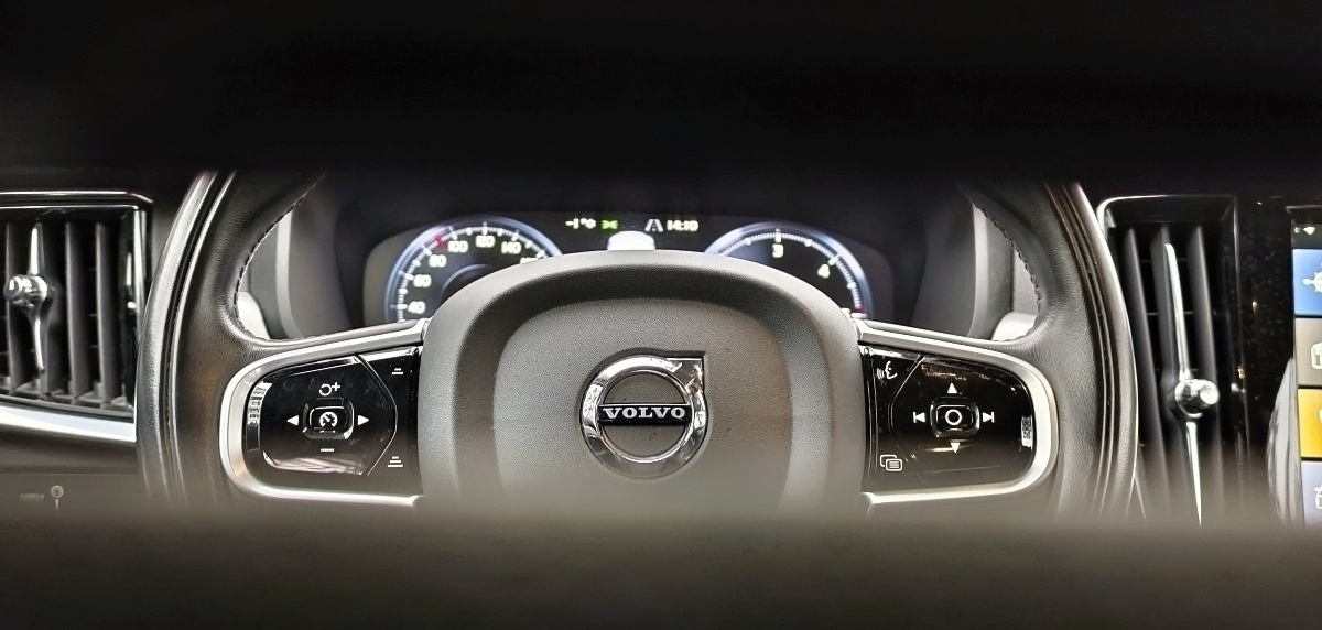 volvo-v90-25