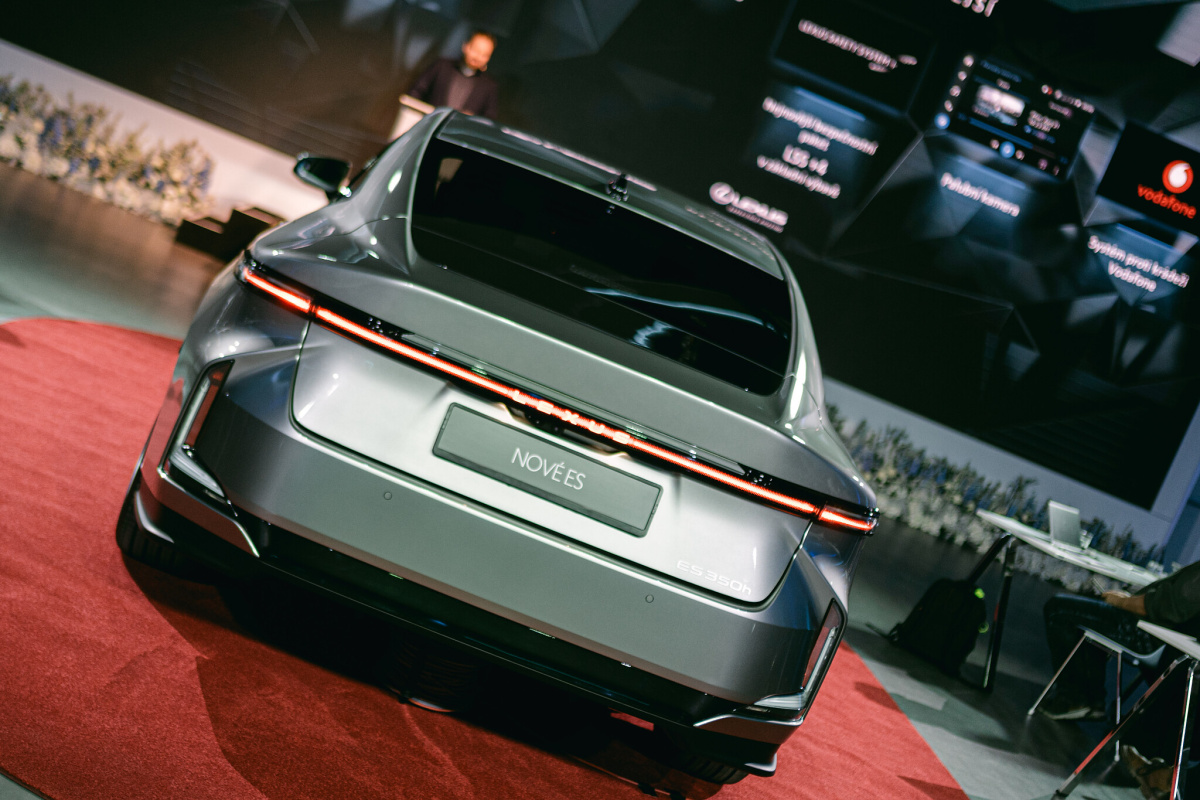 web_251212-lexus-45