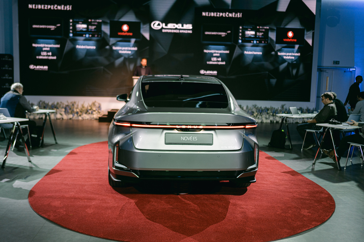 web_251212-lexus-46