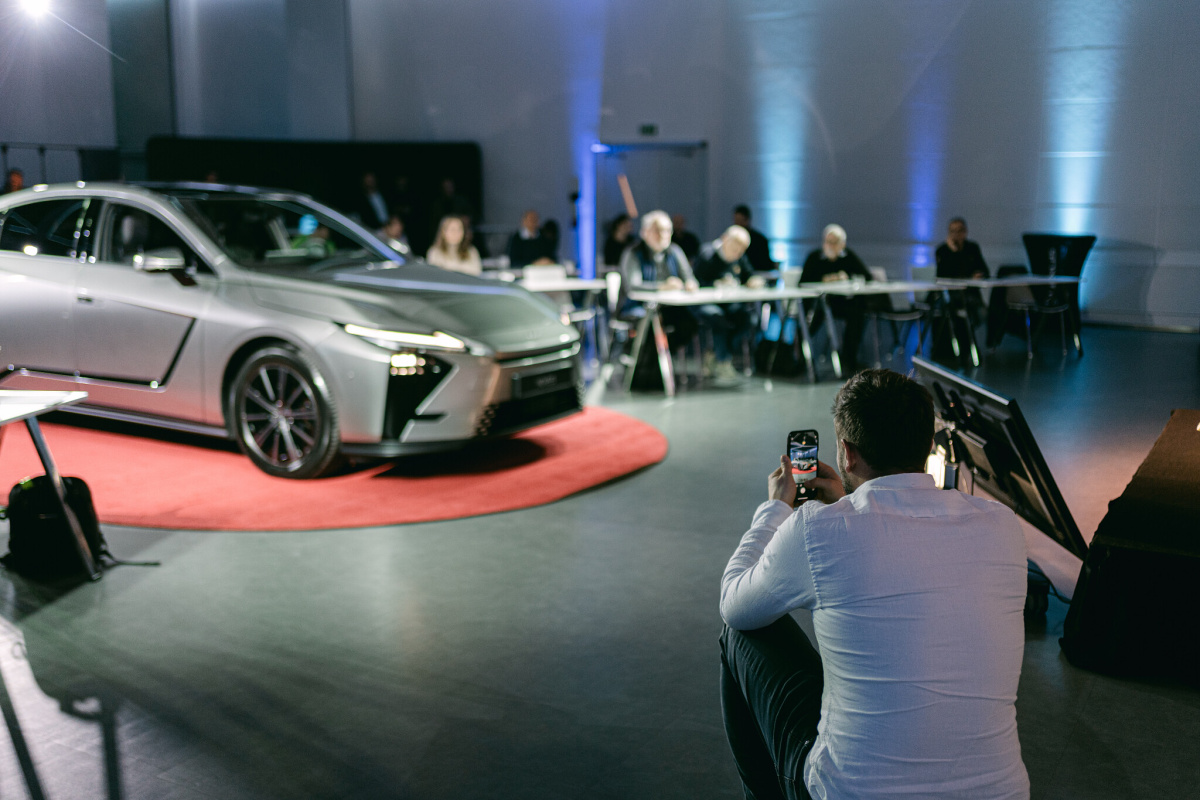 web_251212-lexus-52